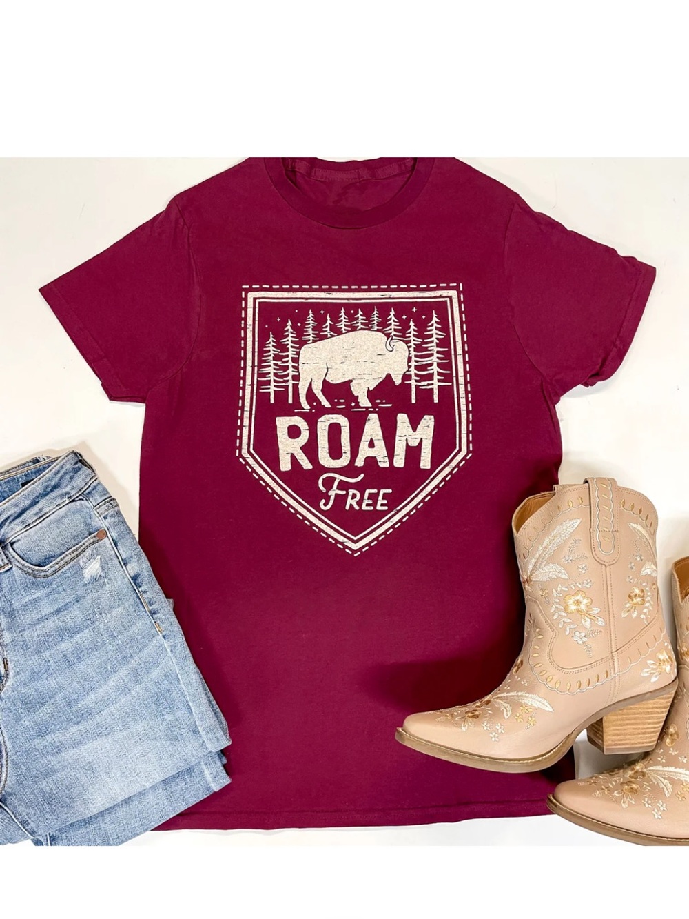 🆕 ROAM FREE SHORT SLEEVE GRAPHIC TEE IN MAROON LARGE